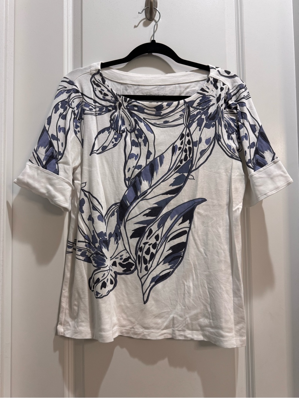 Chico’s White/blue Floral Tee Sz 2(L) Boat Neck Half Sleeve 100% Cotton